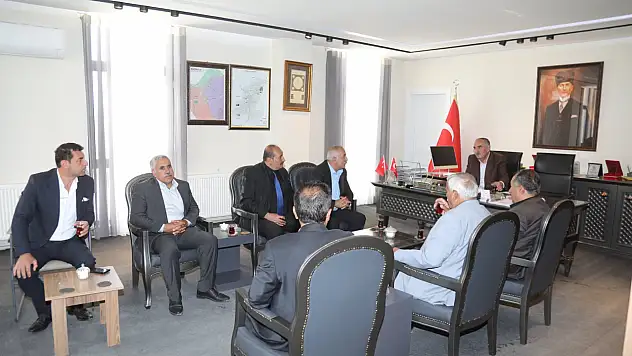 Başkale muhtarları Eş Başkanları ziyaret etti