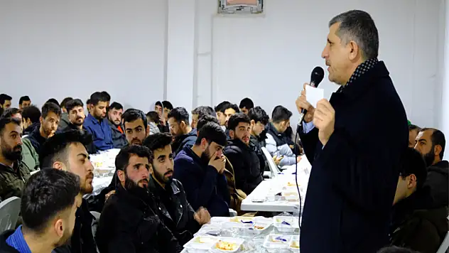 Başkan adayı Oğuz, gençlerle iftarda buluştu