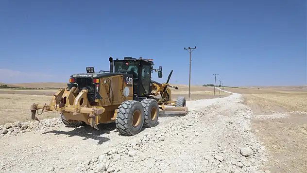 Bayramlı Mahallesi'nde yol bakım ve onarım çalışmaları devam ediyor