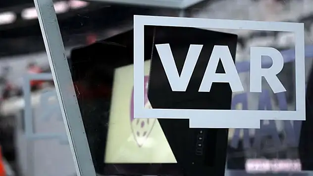 Beşiktaş - Galatasaray derbisinin VAR konuşmaları açıklandı