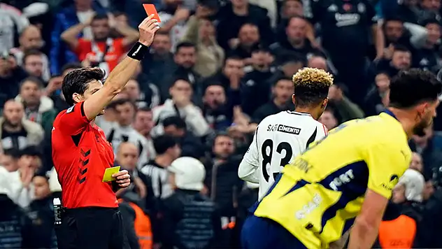 Beşiktaş ile Fenerbahçe arasındaki son 50 derbide 34 kırmızı kart çıktı