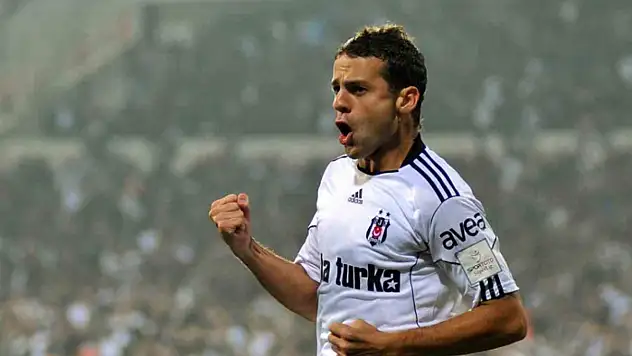 Beşiktaş'ın eski golcüsü Bobo'dan, Fenerbahçe derbisi yorumu