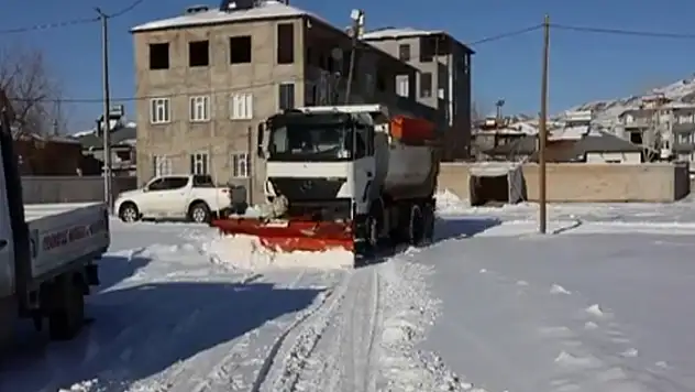 Beyüzümü Mahallesi'nde karla mücadele çalışması