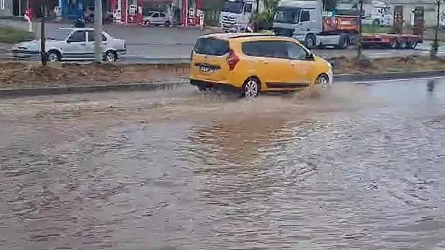 Bingöl'de sağanak yağış etkili oldu