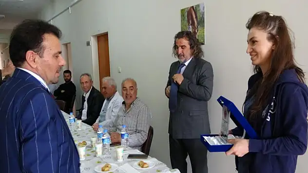 Binlerce öğrenci yetiştiren Van YYÜ'nün çınarı emekli oldu