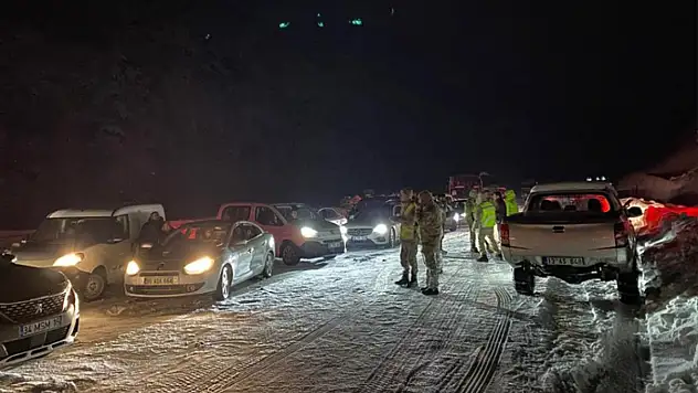 Bitlis-Baykan yolu ulaşıma kapandı, 3 saat sonra kontrollü açıldı