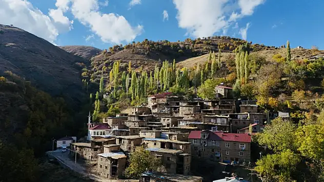 Bitlis'in tarihi taş evlerinde sonbahar güzelliği