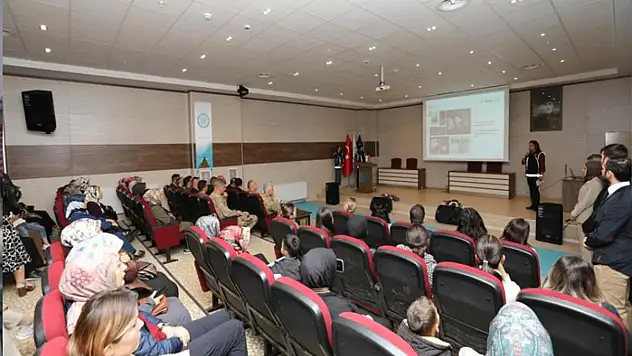 Bitlis'te En İyi Narkotik Polisi Anne semineri düzenlendi