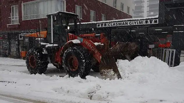 Bitlis'te yağan kar 180 köy yolunu ulaşıma kapattı