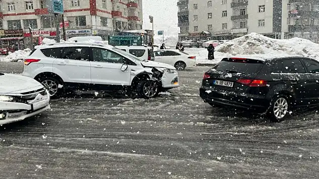 Bitlis'te zincirleme trafik kazası