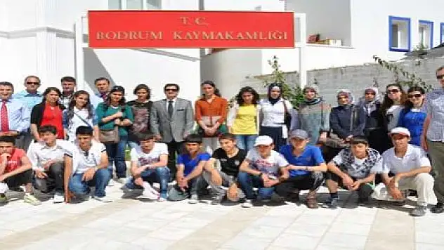 Uzakta Bir Kardeşim Var