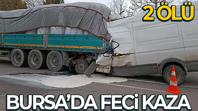 Bursa'da kamyonet tıra çarptı: 2 ölü