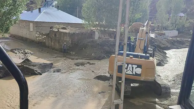 Büyükşehir Belediyesi ekipleri sel bölgesinde