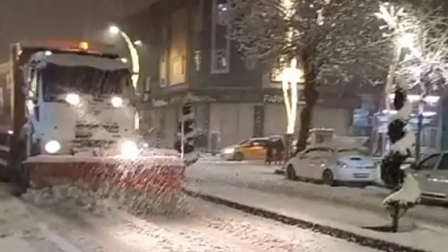 Büyükşehir'den kar mesaisi