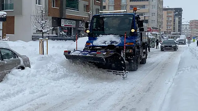 Büyükşehir'den karla mücadele çalışması