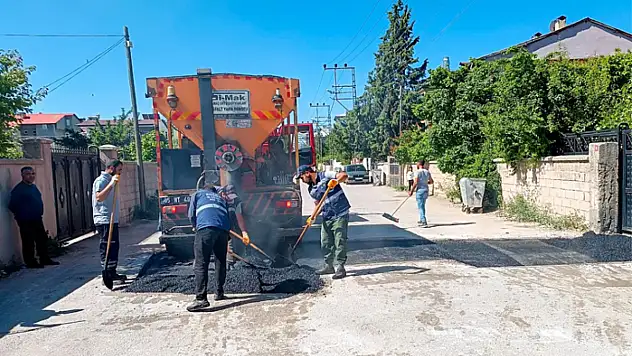 Büyükşehir'in yol bakım onarım çalışmaları sürüyor