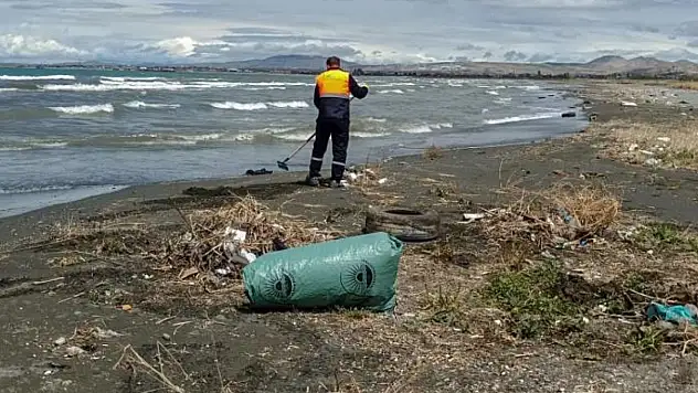 Büyükşehir inci kefali göç güzergahındaki dereleri temizledi