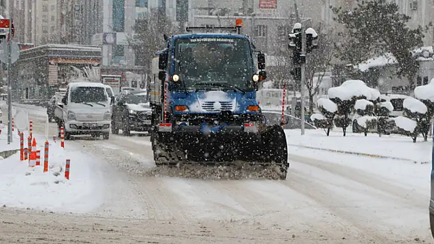 Büyükşehir karla mücadele çalışmalarını sürdürüyor