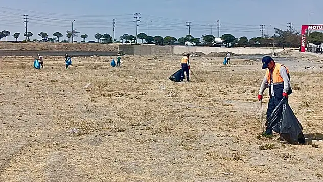 Büyükşehir kent genelinde temizlik çalışmalarını sürdürüyor