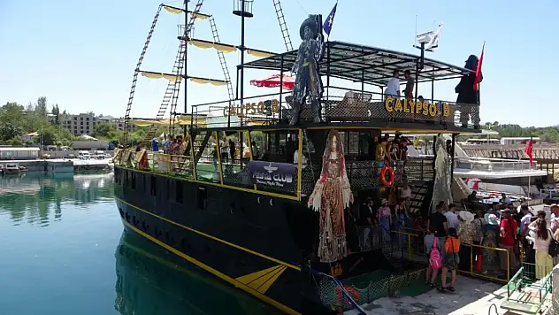 Calypso Van Gölü sularında