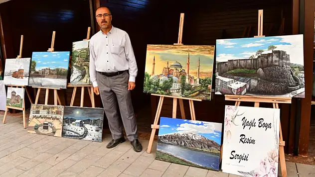 Cami imamının eserleri büyük ilgi gördü