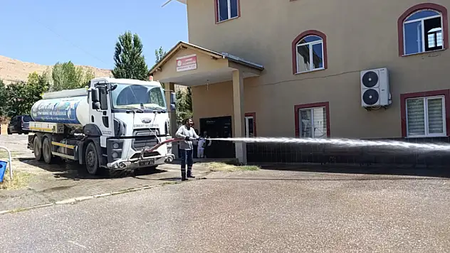 Cami ve taziye evlerinde temizlik çalışmaları