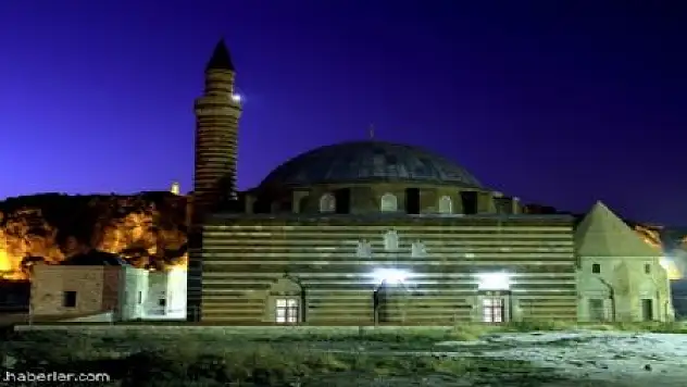 CAMİ VE KUR'AN KURSUNA KAVUŞTULAR