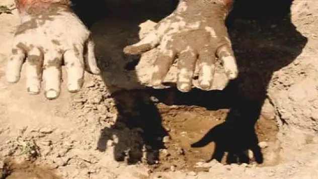 ÇAMURDA ŞİFA ARIYORLAR