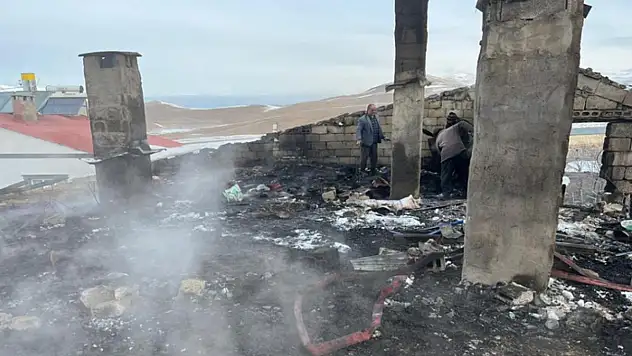 Çatak'ta çatı yangını korkuttu