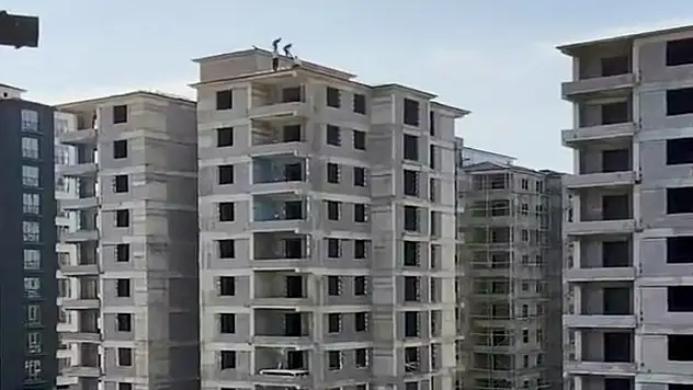 Çatıda tehlikeli çalışma