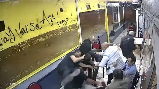 Çay ocağında otururken silahlı saldırıya uğradı