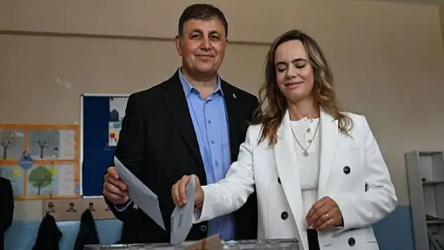 Cemil Tugay oy kullandığı sandıktan 1'inci çıktı