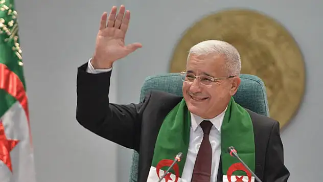 Cezayir'de Fransız sömürgeciliğini suç ilan eden yasa tasarısı oybirliği ile kabul edildi