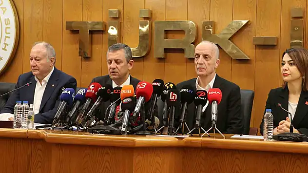 CHP Genel Başkanı Özel'den TÜRK-İŞ'e ziyaret