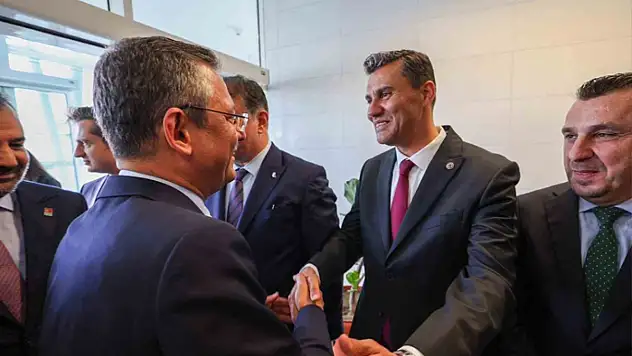 CHP Genel Başkanı Özgür Özel Manisalılara hitap etti