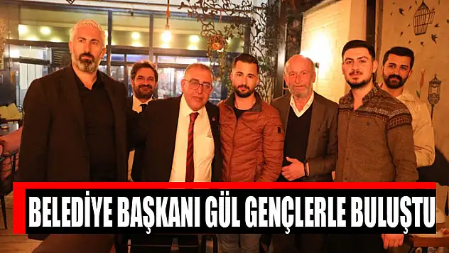 CHP'li Belediye Başkanı Erdem Gül Van'da gençlerle bir araya geldi