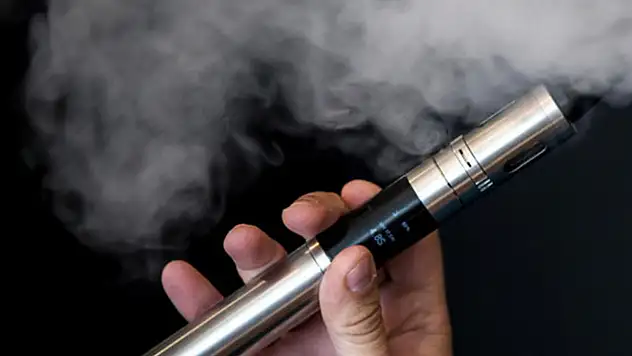 Çocuklar bile kullanıyor, elektronik sigara tehlikesi büyüyor