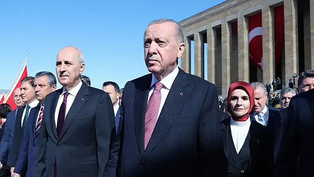 Cumhurbaşkanı Erdoğan başkanlığındaki devlet erkanı Anıtkabir'i ziyaret etti