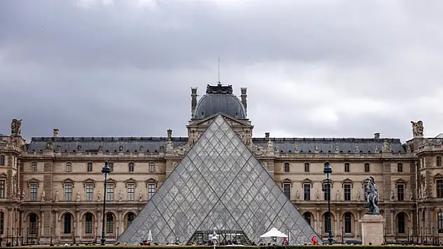 Değerli mücevherlerin Fransa Merkez Bankası'na taşındığı iddiası
