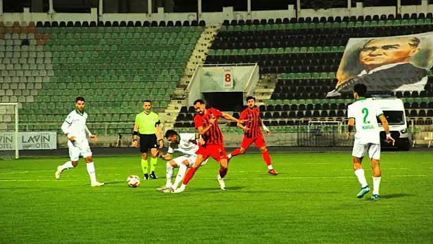 Denizli İdmanyurdu mütevazi kadrosuyla yoluna devam ediyor