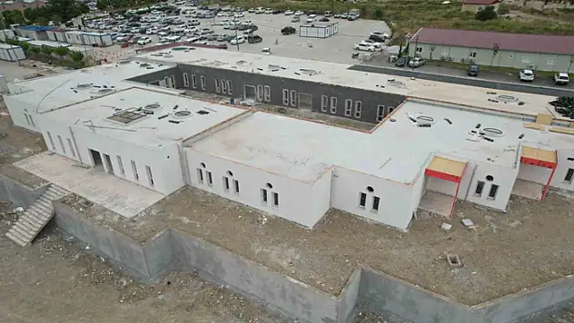 Deprem bölgesindeki engelli vatandaşları hayata tutunduracak merkezde sona gelindi