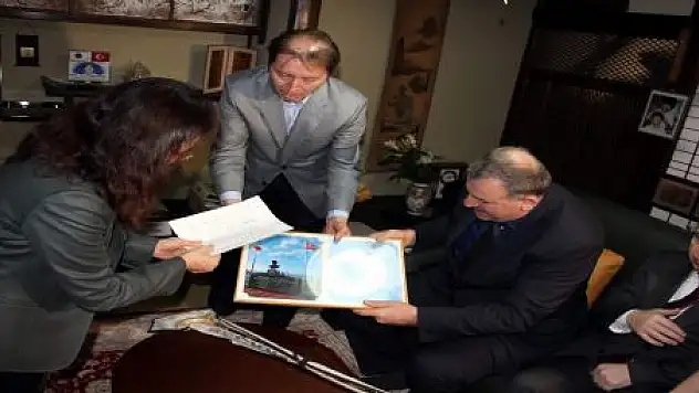 Miyazaki'nin annesine taziye ziyareti