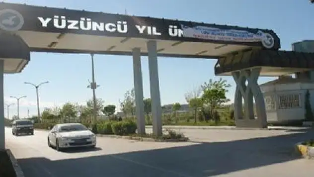 ÖĞRENCİLER REKTÖRLÜĞE YÜRÜDÜ