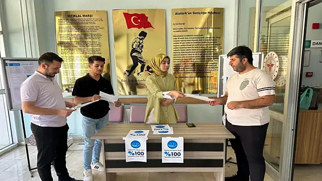 Derecik Devlet Hastanesi'nde tütünsüz yaşama destek standı açıldı