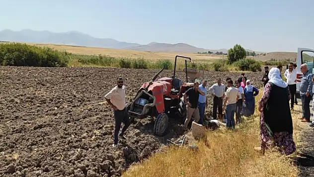 Devrilen traktörün altında kalan genç hayatını kaybetti