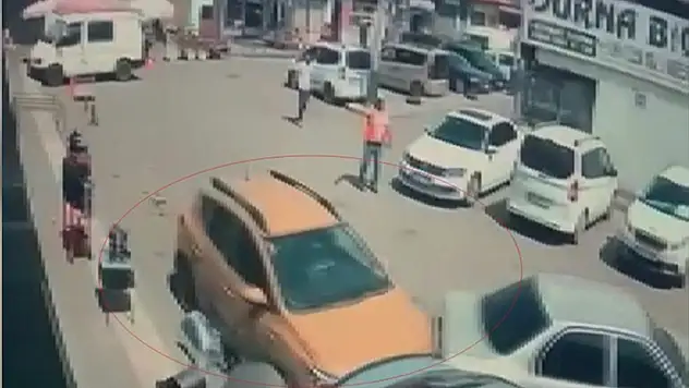 Direksiyon başında rahatsızlanan sürücü 6 araca çarptı