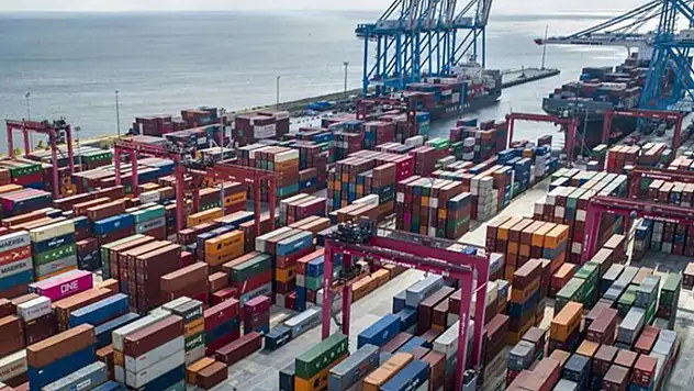 Dış ticaret açığı Ocak ayında yüzde 56,4 azaldı