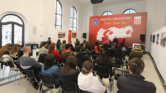 Doç. Dr. Sait Ebinç kitaplarını sevenleri için imzaladı