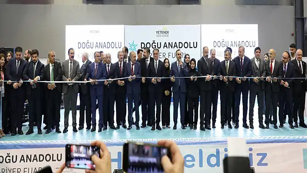 Doğu Anadolu Kariyer Fuarı kapılarını açtı