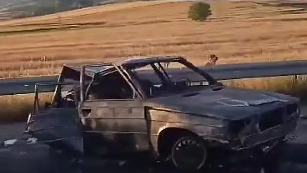 Düğüne giderken kaza yaptılar, yanan araçta can verdiler: 3 ölü